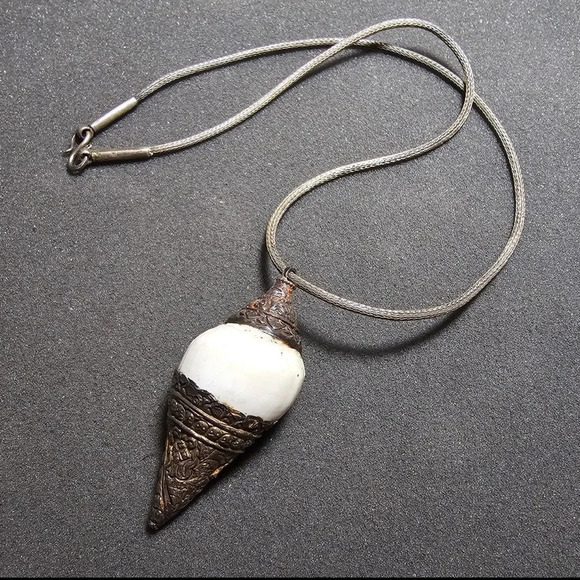 Vintage Sterling Silver Dipped Natural Conch Shell Necklace Ornate Pattern - Picture 1 of 8